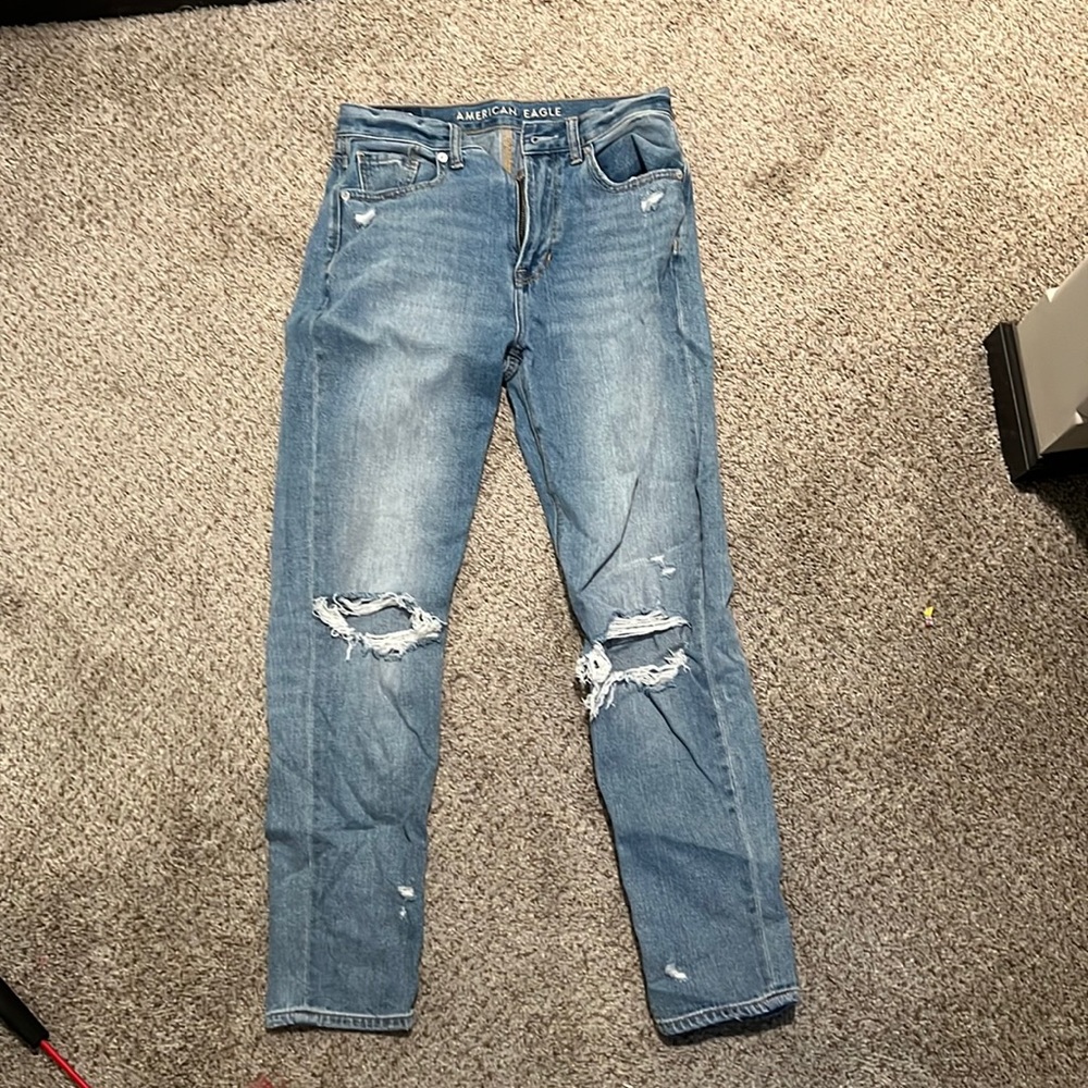 American eagle ripped mom jeans